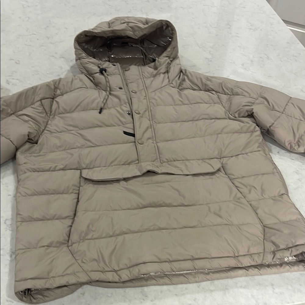 Kith x Columbia puffer anorak color is tan size is XL in good used condition